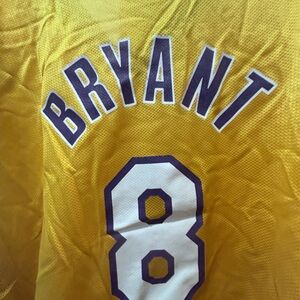 Champion XXL 1999 season jersey Kobe BRYANT number 8.